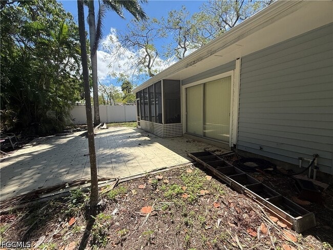 Building Photo - 1435 Alcazar Ave