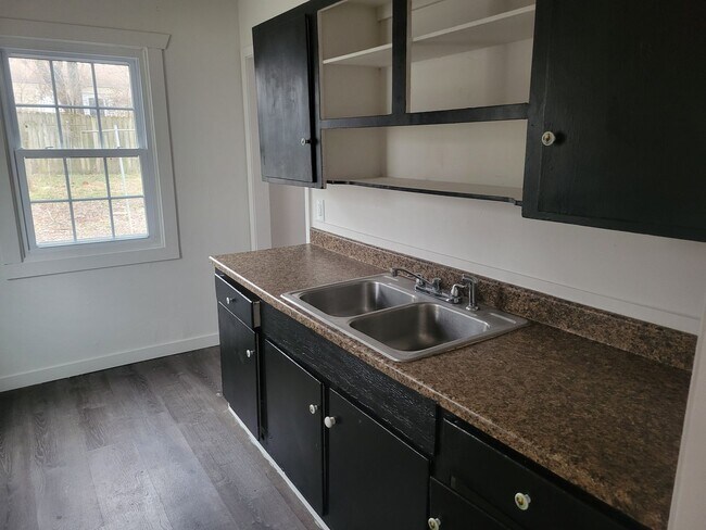 Building Photo - 3 bedroom home for rent