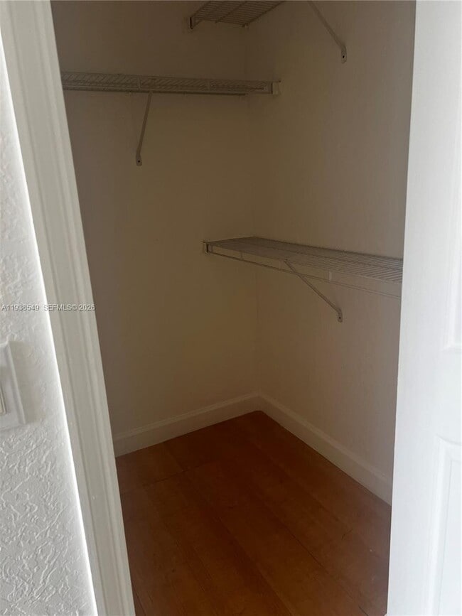 Building Photo - 1304 SE 7th Ct