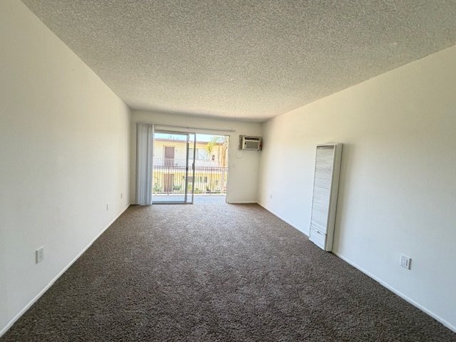 Building Photo - 1535 E Canfield Ln