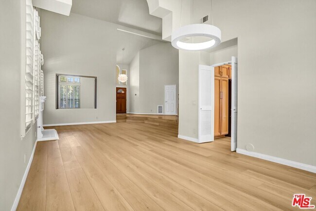 Building Photo - 2605 Country Ln