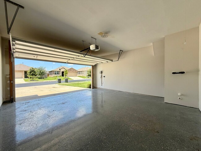 Building Photo - 904 Vogel Dr