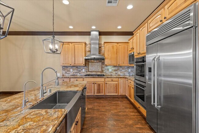Building Photo - Exquisite Guard-Gated 3bd Luxury Home with Private Pool