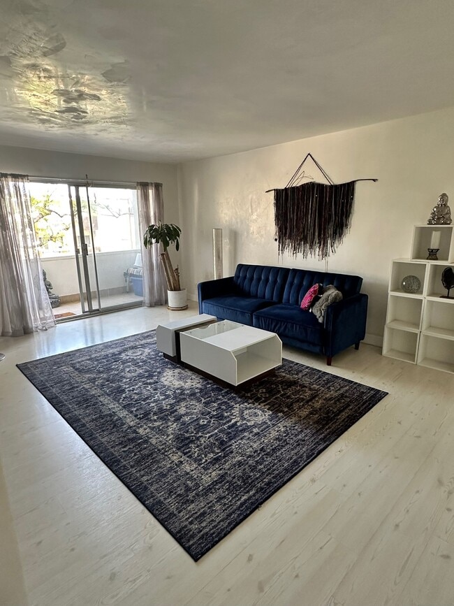 Building Photo - 5625 N Sumner Wy