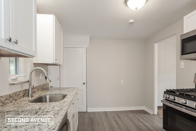 Building Photo - 125 Marion St