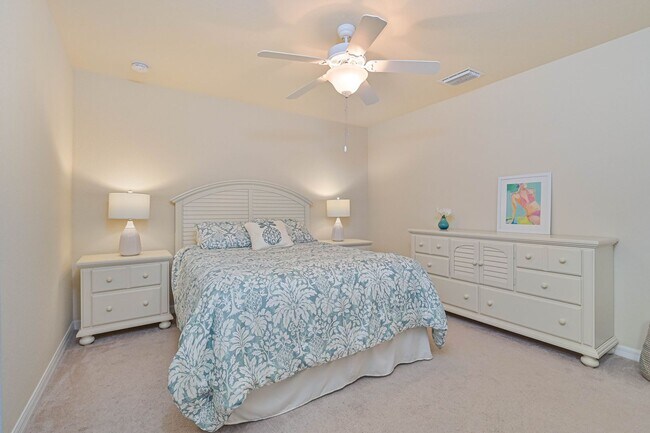 Building Photo - **2 + Den Condo - 1 Car garage - Fully Furnished - Short Term Lease (5.11 - 11.30) **