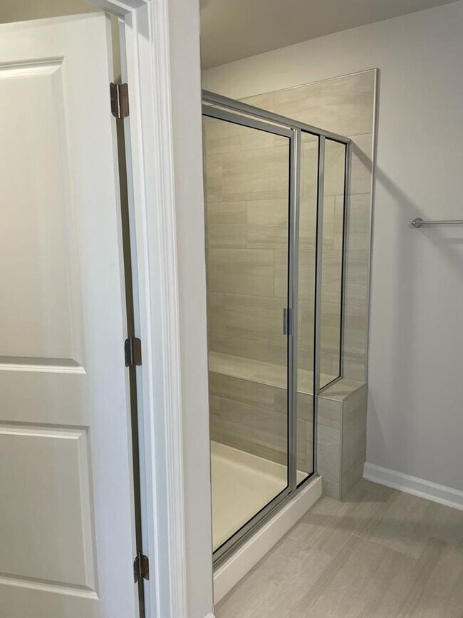Building Photo - **OFFERING REFUNDABLE APPLICATION FEES** Stunning Newly Built 3BD, 2.5BA Raleigh Townhome in an H...