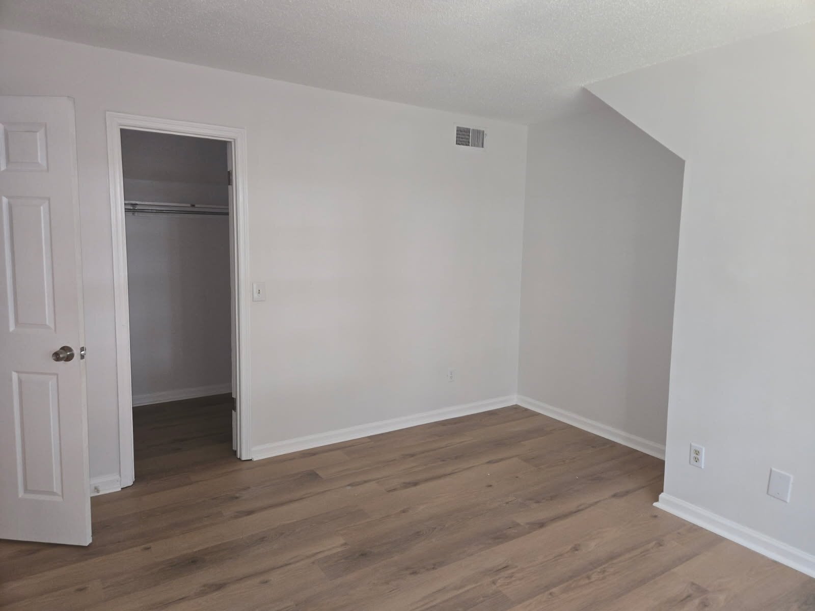 Building Photo - 436 N Royal Tower Dr