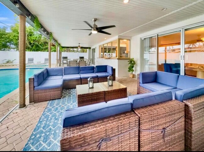 Building Photo - 5940 NE 22nd Ave