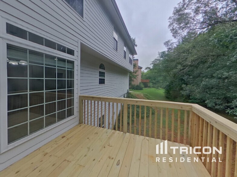 Building Photo - 110 Johns Creek Ln