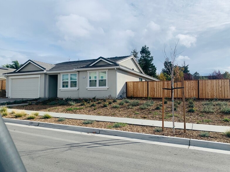 Primary Photo - 2011 Jalen St