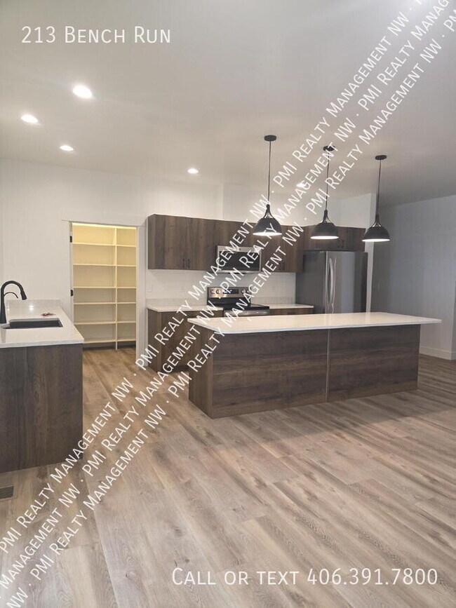 Building Photo - 213 Bench Run