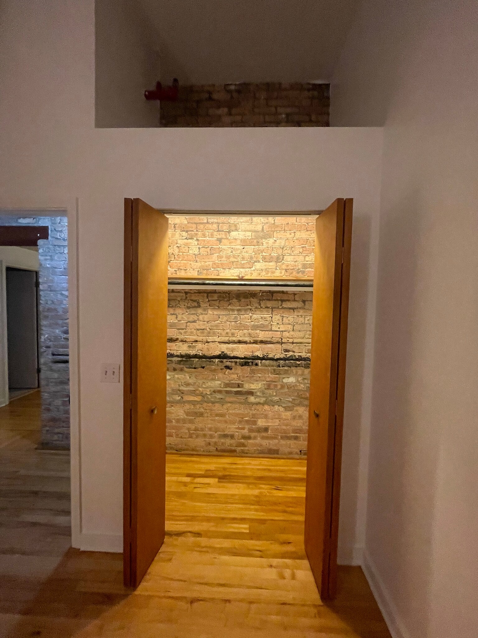 Building Photo - 1114 W Belmont Ave
