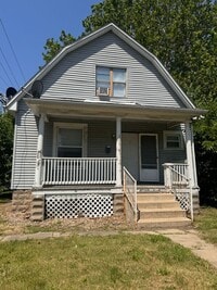 Building Photo - 3 bedroom 2 bathroom house. $1050.00