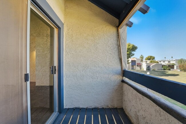 Building Photo - Beautiful 3-Bedroom Townhome in Northern Manor West