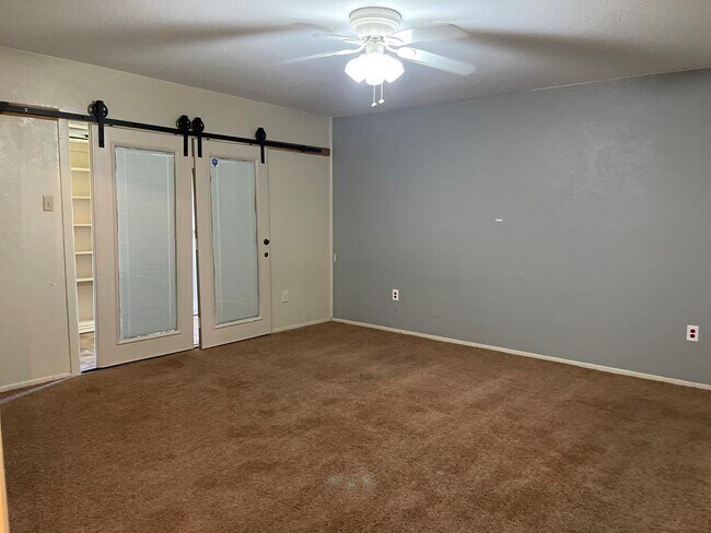 Building Photo - 6209 Glenhaven Dr