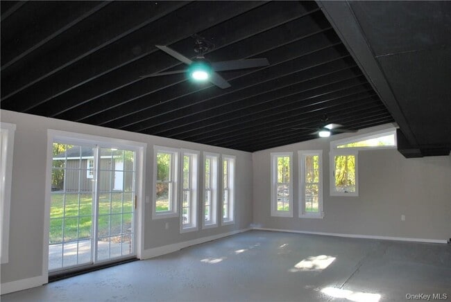 Building Photo - 7 Autumn Trail