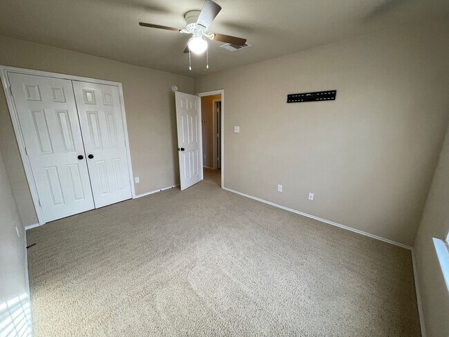 Building Photo - 6704 Golden Oak Ln