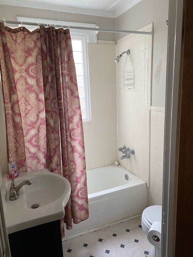 Building Photo - Furnished Home for Rent - Utilities included!