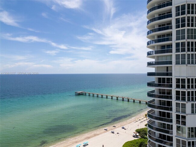 Building Photo - 16711 Collins Ave