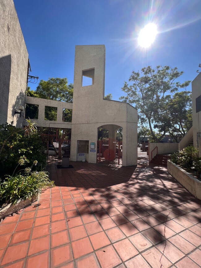 Building Photo - 1118 Valencia St