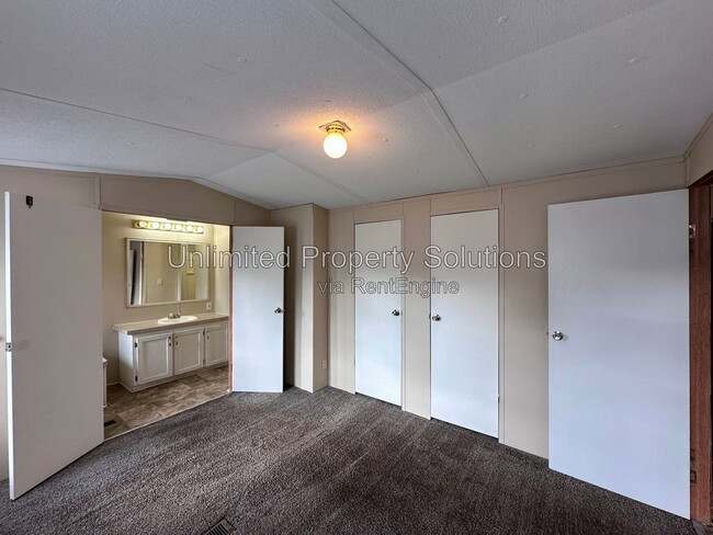 Building Photo - 9499 Wendi Dr NE