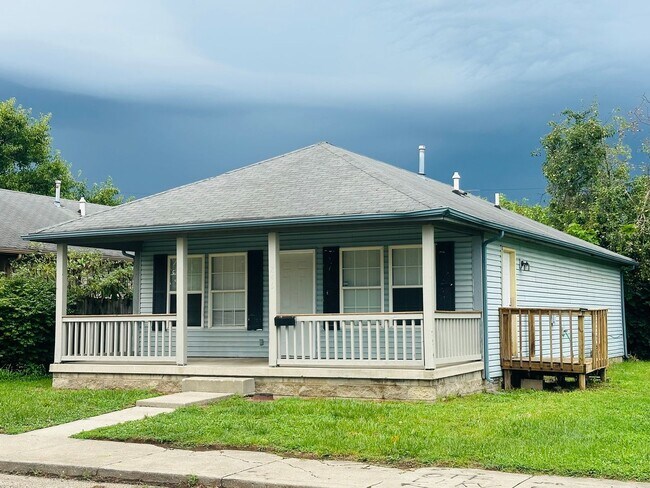 Building Photo - 746 Edgemont Ave