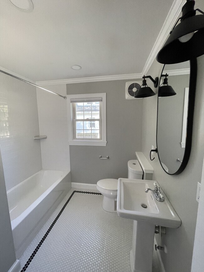 Building Photo - 434 Druid Hill Ave