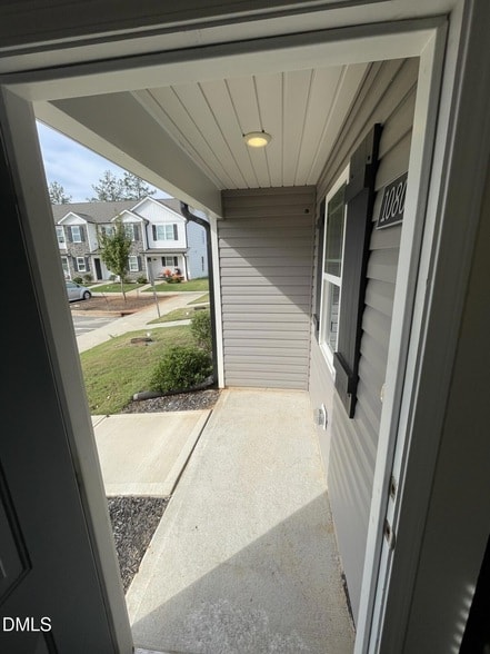 Building Photo - 1080 Peony Ln