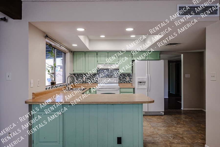 Building Photo - 2466 W Onza Ave