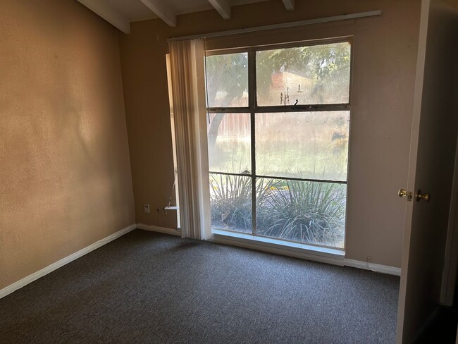 Building Photo - Riverside Home For Rent- 3 bedrooms!