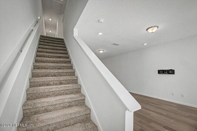 Building Photo - 61 Mellowood Ln