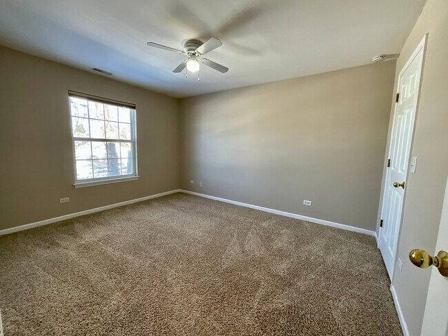 Building Photo - 290 Crestview Dr