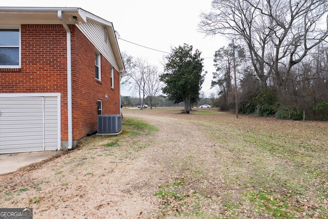 Building Photo - 953 McCullough Rd