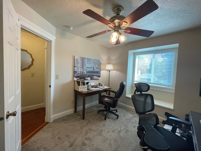 Building Photo - Nice home in great neighborhood