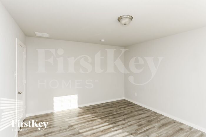 Building Photo - 616 Ava Trl