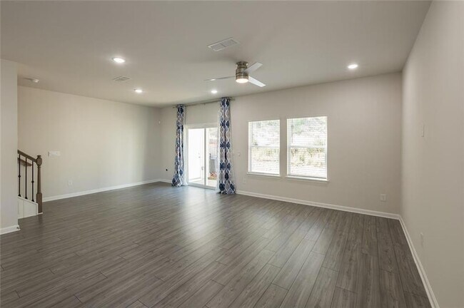 Building Photo - 345 Timberland Ave