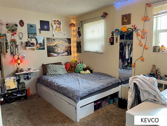 Building Photo - Large Home with Excellent Backyard and Patio