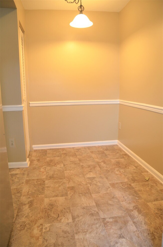 Building Photo - 5509 Lynbrook Landing