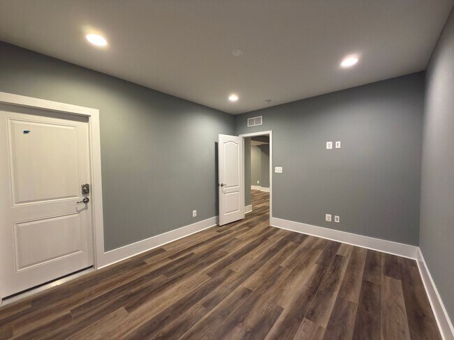 Building Photo - Spacious 4 Bed 3.5 Bath Home in Round Hill VA For Rent!