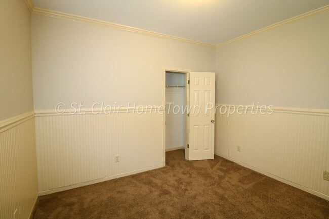 Building Photo - Desirable Community of Avalon