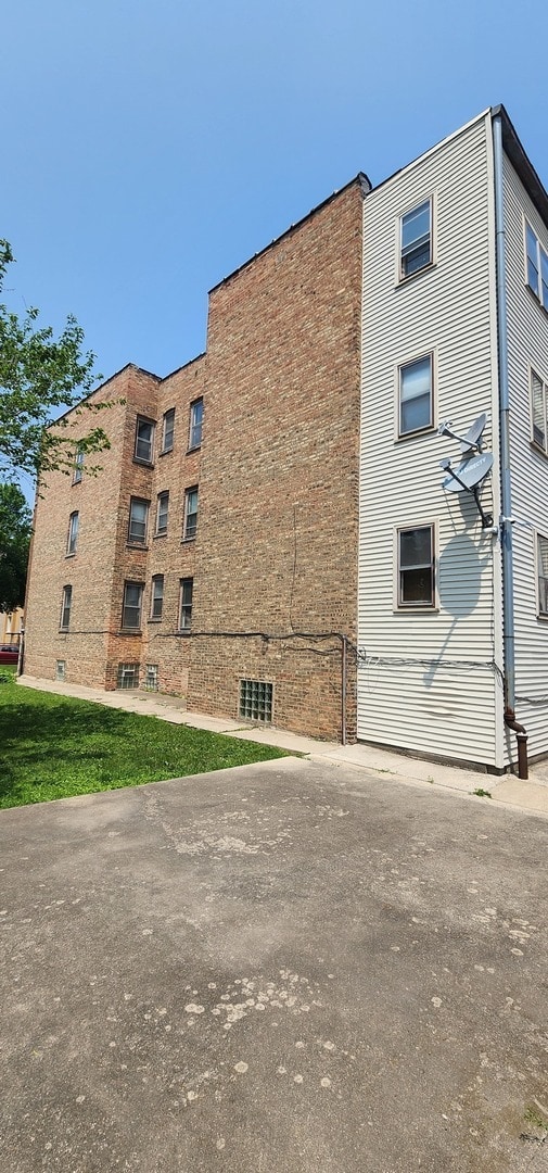 Building Photo - 9241 S Laflin St