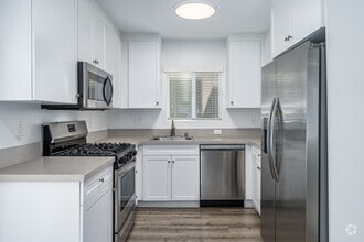 Interior Photo - Kingsley Diplomat Apartments
