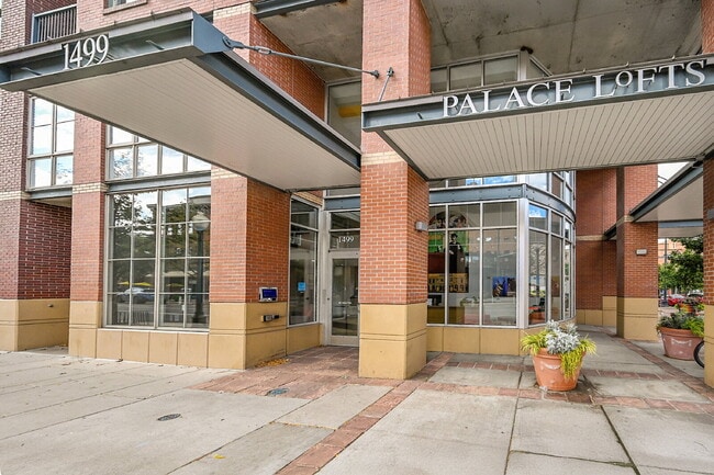 Building Photo - $2,445.00, 1 bed, 1.5. bath located in Denver