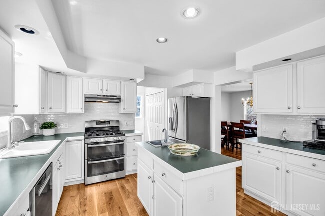 Building Photo - 108 Miller Ave