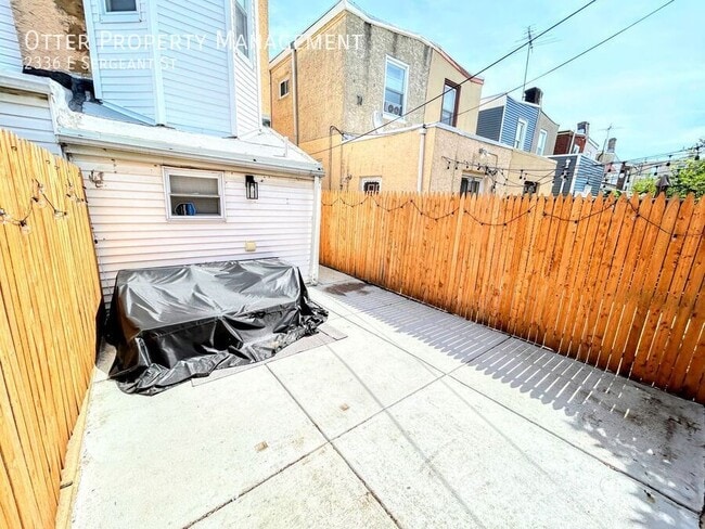 Building Photo - 2336 E Sergeant St