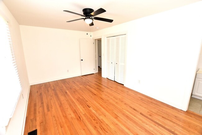 Building Photo - 3645 Shenandoah Dr