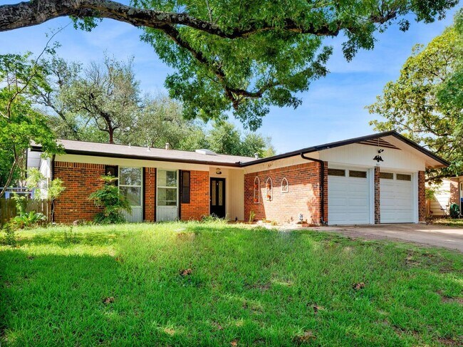 Building Photo - 7011 Whispering Oaks Dr