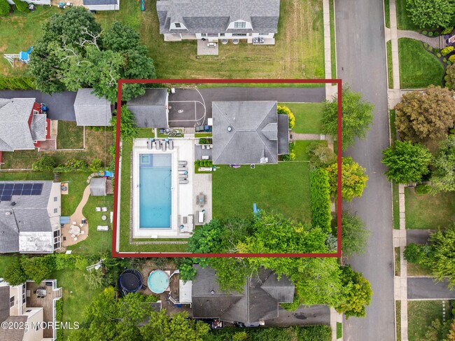 Building Photo - 250 Alpern Ave