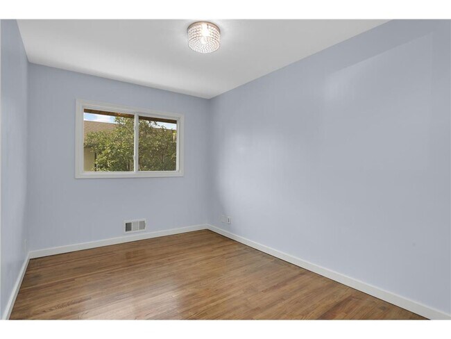 Building Photo - 4949 Jackson St NE